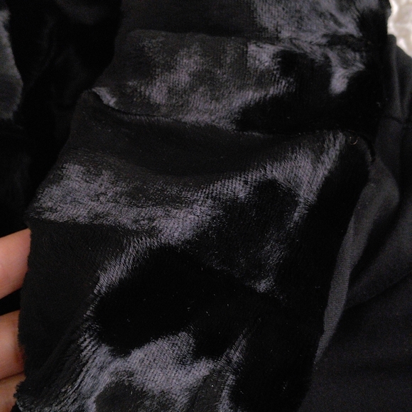 Capote S/M Bamboo Blend Faux Fur Black Poncho - Picture 14 of 17